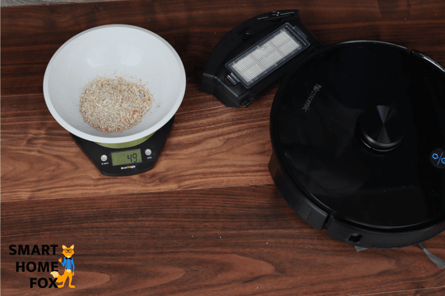 Proscenic M7 Pro cleans oatmeal on laminate during suction review
